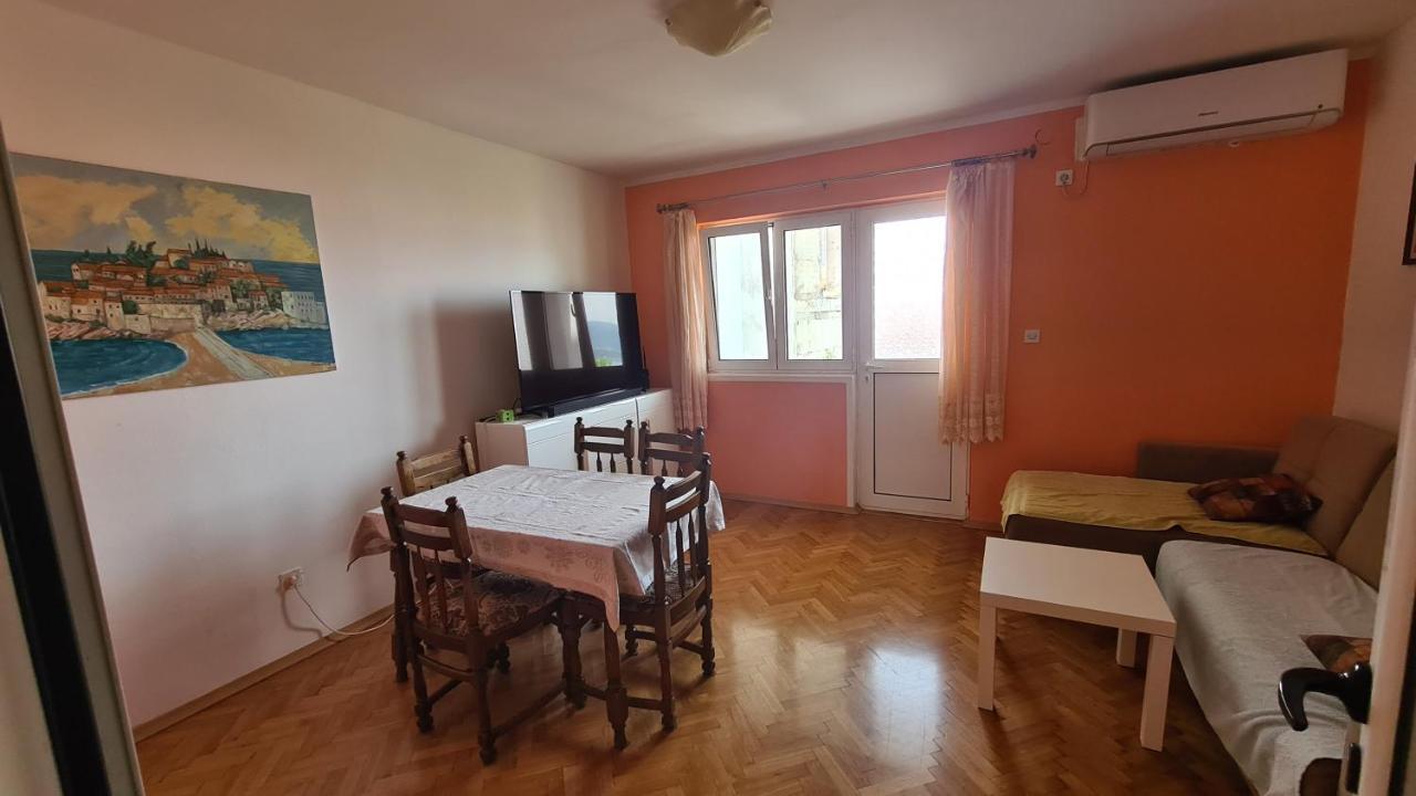 Apartments Vukovic Sveti Stefan Bagian luar foto
